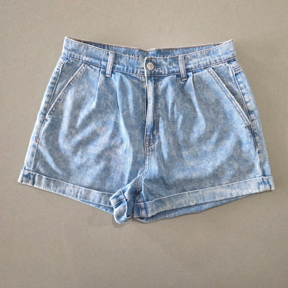 American Eagle Mom Shorts Light Acid Wash High Waisted Pleated Cuffed Size 8